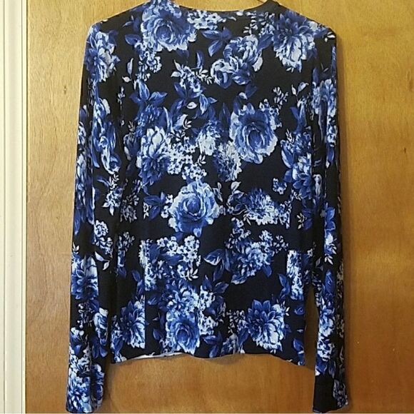 *30off3* Floral Blue Roses Beautiful Cardigan. Excellent condition. Medium. - Picture 5 of 7
